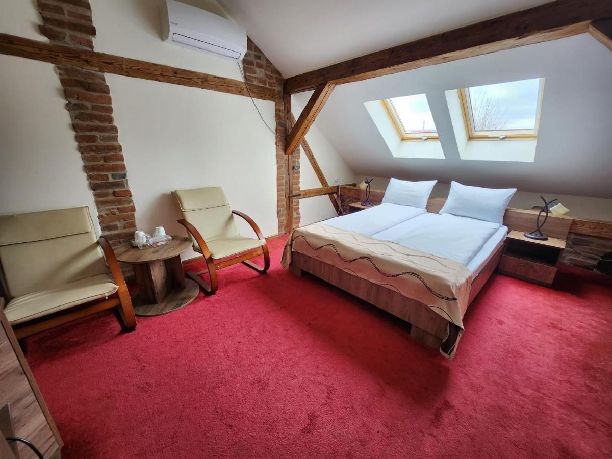 Antique Aparthotel Alba Iulia Ngoại thất bức ảnh