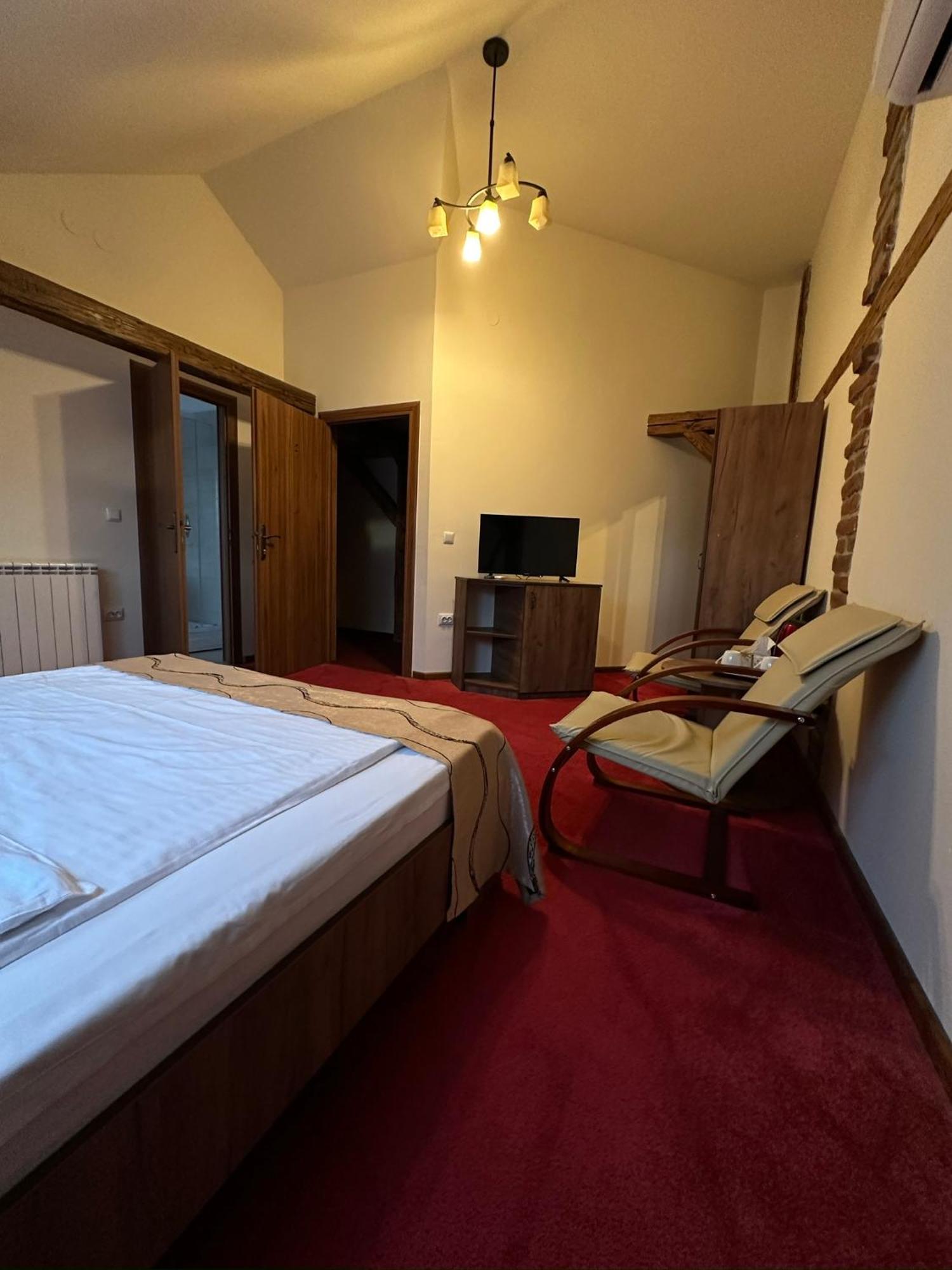 Antique Aparthotel Alba Iulia Ngoại thất bức ảnh