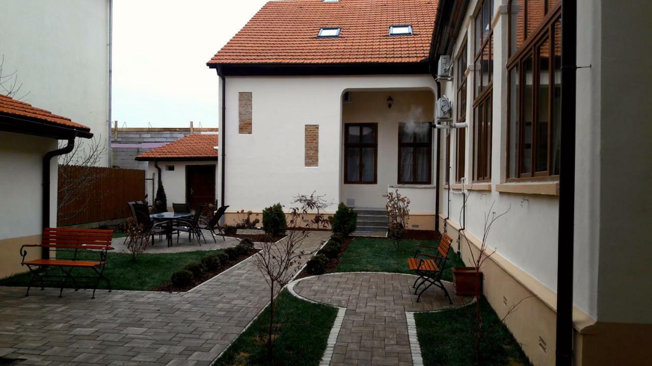 Antique Aparthotel Alba Iulia Ngoại thất bức ảnh