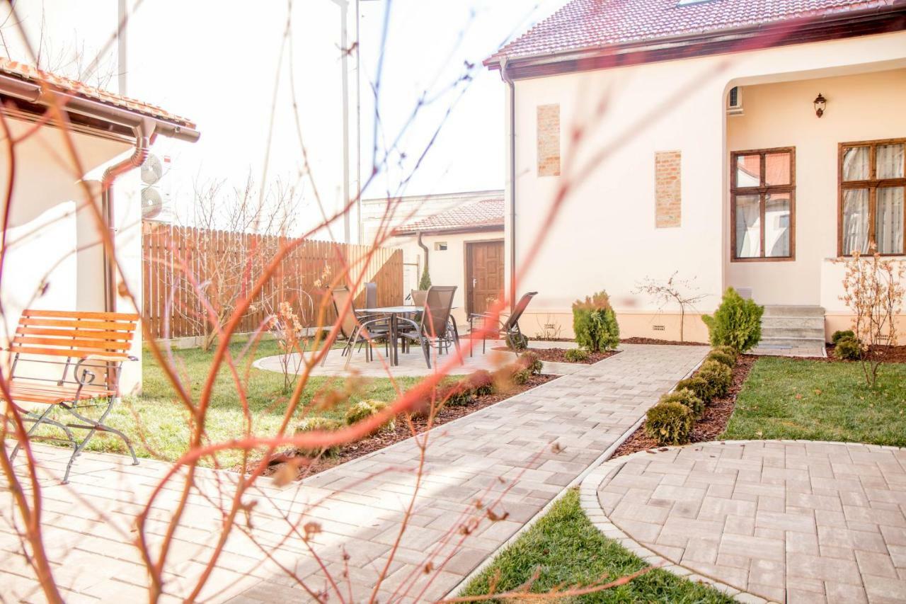 Antique Aparthotel Alba Iulia Ngoại thất bức ảnh