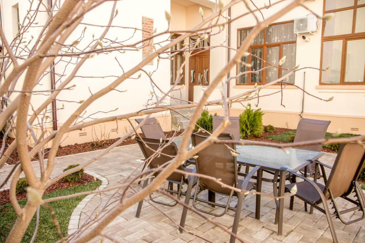 Antique Aparthotel Alba Iulia Ngoại thất bức ảnh